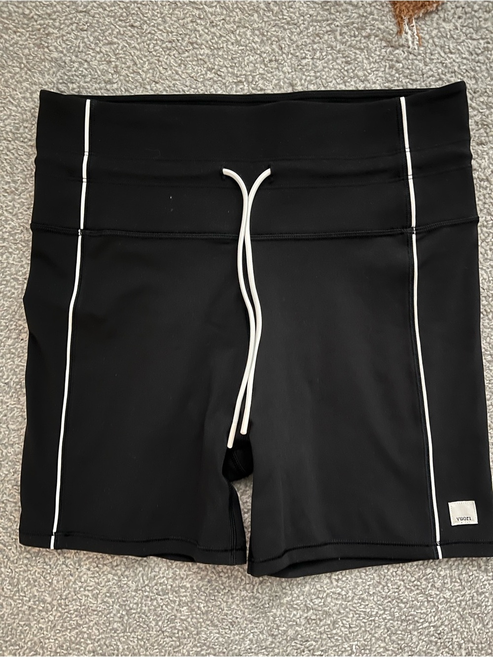 Vuori Daily Piped 5” Short